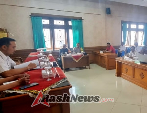 Babinsa Desa Buduk Musyawarah Penetapan Penerima BLT-DD untuk Kesejahteraan Warga