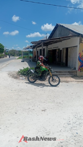 Bantu Ketahanan Pangan Warga, Babinsa Batutua Distribusikan Beras SPHP dengan Humanis