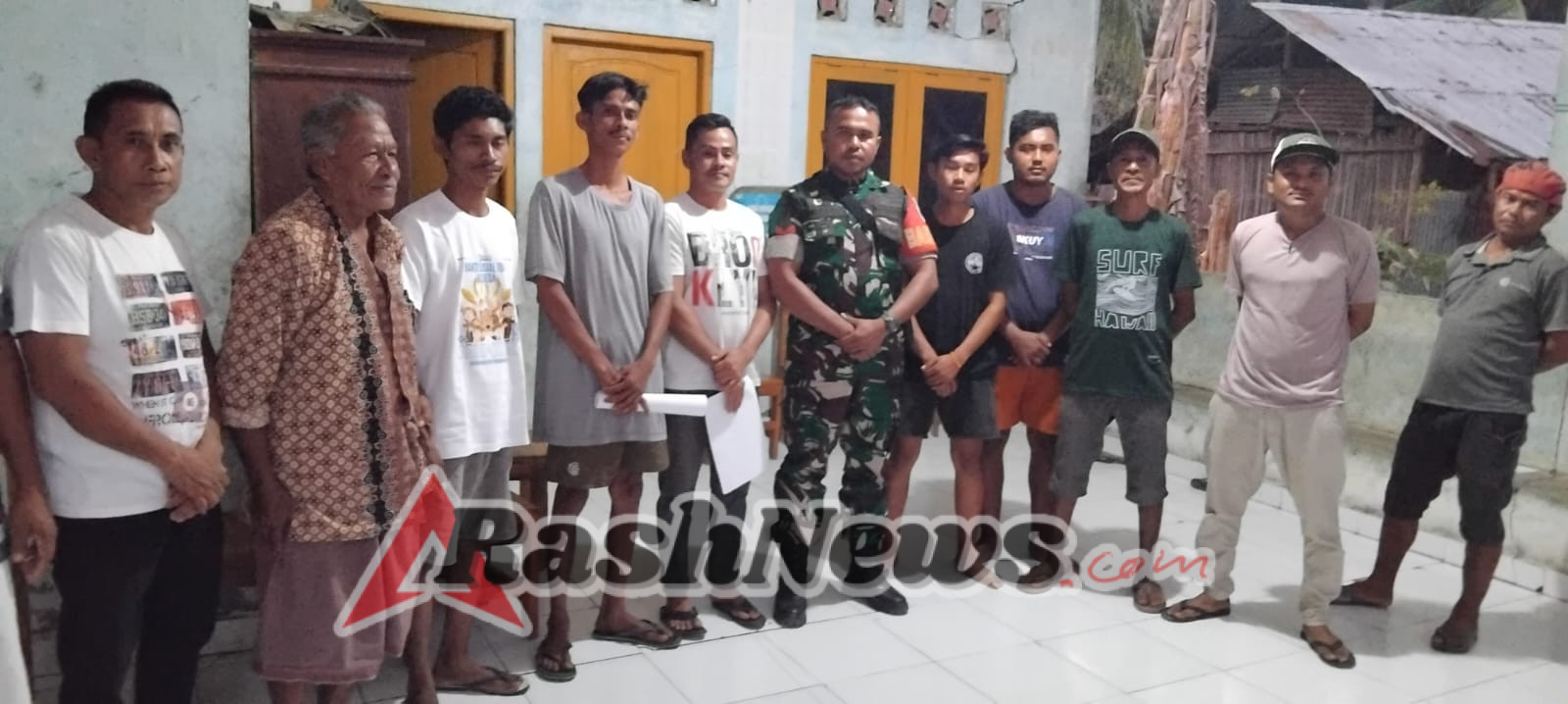 Babinsa Koramil 1627-03/Batutua Dorong Warga Oehandi Selesaikan Masalah Tanpa Kekerasan