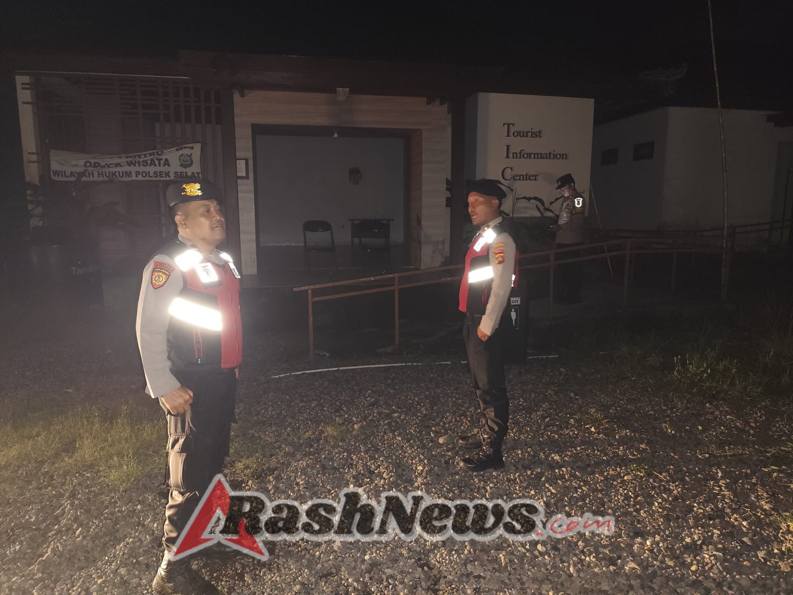 Polsek Selat Laksanakan Blue Light Patrol untuk Tingkatkan Keamanan Wilayah