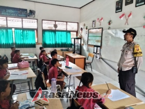 Bhabinkamtibmas Sambang Sekolah, Edukasi Siswa SD N 4 Lukluk Tentang Disiplin dan Tertib Berlalu Lintas