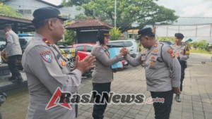 Polsek Selemadeg Timur Gelar Apel Perpisahan, Lepas Kanit Binmas Iptu Desak Nyoman Suci dengan Penuh Haru