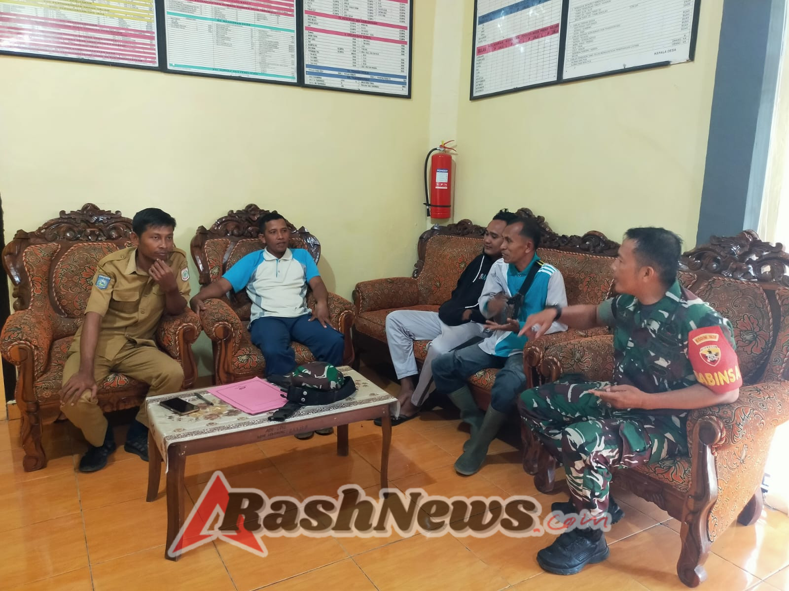 Melalui Komsos, Babinsa Lamung Dorong Warga Peduli Lingkungan Aman dan Tertib