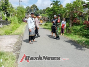 Bhabinkamtibmas Desa Payangan Polsek Marga Pengamanan Upacara Dewa Yadnya Mendak Siwi