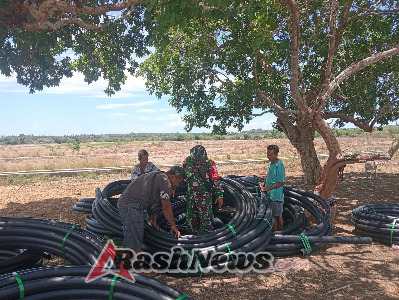 Babinsa Rote Timur Pastikan Bantuan Peralatan OPLA Siap Digunakan oleh Kelompok Tani