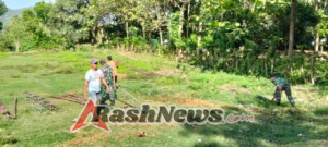 Sinergi Babinsa dan Pemerintah Desa Sermong, Bersihkan Lahan Calon Gedung Koperasi Merah Putih