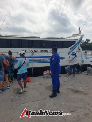 Sat Polairud Polres Karangasem Amankan Aktivitas Penyeberangan di Dermaga Rakyat Padangbai, 12 Fast Boat Layani Rute Wisata Laut