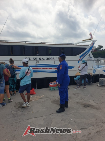 Sat Polairud Polres Karangasem Amankan Aktivitas Penyeberangan di Dermaga Rakyat Padangbai, 12 Fast Boat Layani Rute Wisata Laut