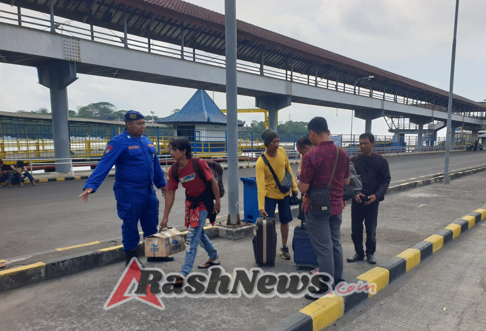 Sat Polairud Polres Karangasem Perketat Pengawasan di Pintu Masuk Bali, Periksa Kendaraan dan Penumpang KMP Putri Yasmin