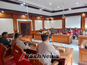 Jumat Curhat di Kantor Desa Sobangan, Kapolsek Mengwi Sosialisasikan Layanan Polri 110