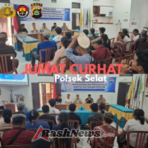 Kapolsek Selat melaksanakan giat Jumat Curhat sambangi  Masyarakat Desa Muncan.