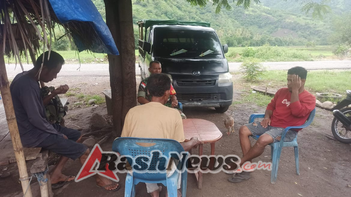 Wujudkan Kamtibmas, Babinsa Kodim 1602/Ende Lakukan Monitoring di Desa Nida