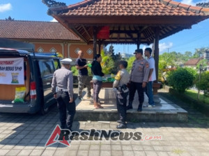 Polsek Bangli Laksanakan Pendistribusian Beras SPHP Kepada Masyarakat di Kelurahan Kubu, Bangli