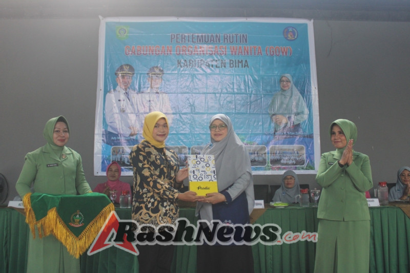 Ketua GOW Kabupaten Bima Ibu Hj. Anita H. Irfan Jubaidi Pimpin Rapat Bulanan dengan ±250 Peserta