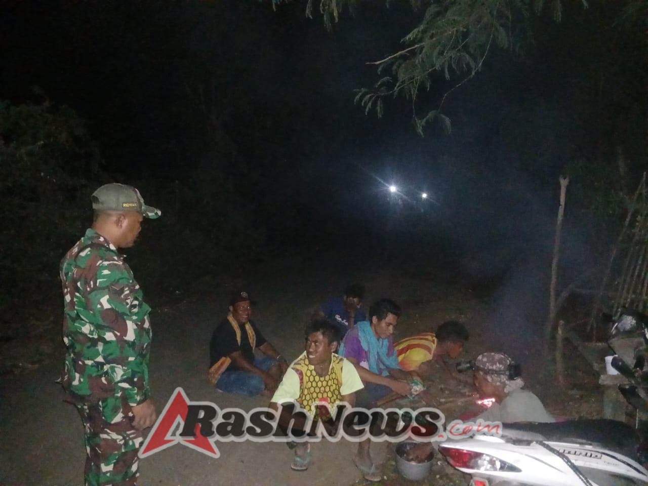 Serda Hamzah Tekankan Pentingnya Menjauhi Miras dan Narkotika Saat Patroli di Desa Kaboro