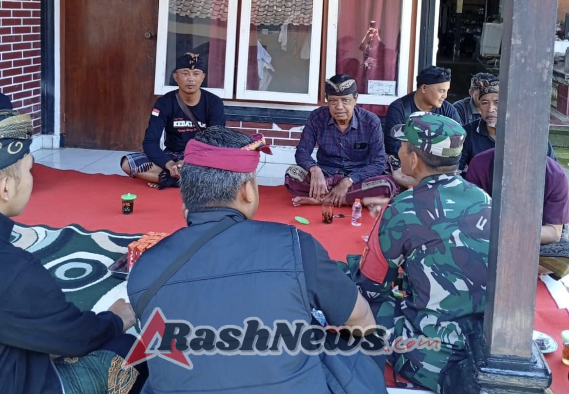 Wujudkan Kemanunggalan TNI dan Rakyat, Babinsa Desa Kayubihi Hadiri Takziah di Wilayah Binaan