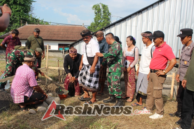 Perkuat Ekonomi Kerakyatan, Para Babinsa Koramil 01 Hadiri Peletakan Batu Pertama KDKMP