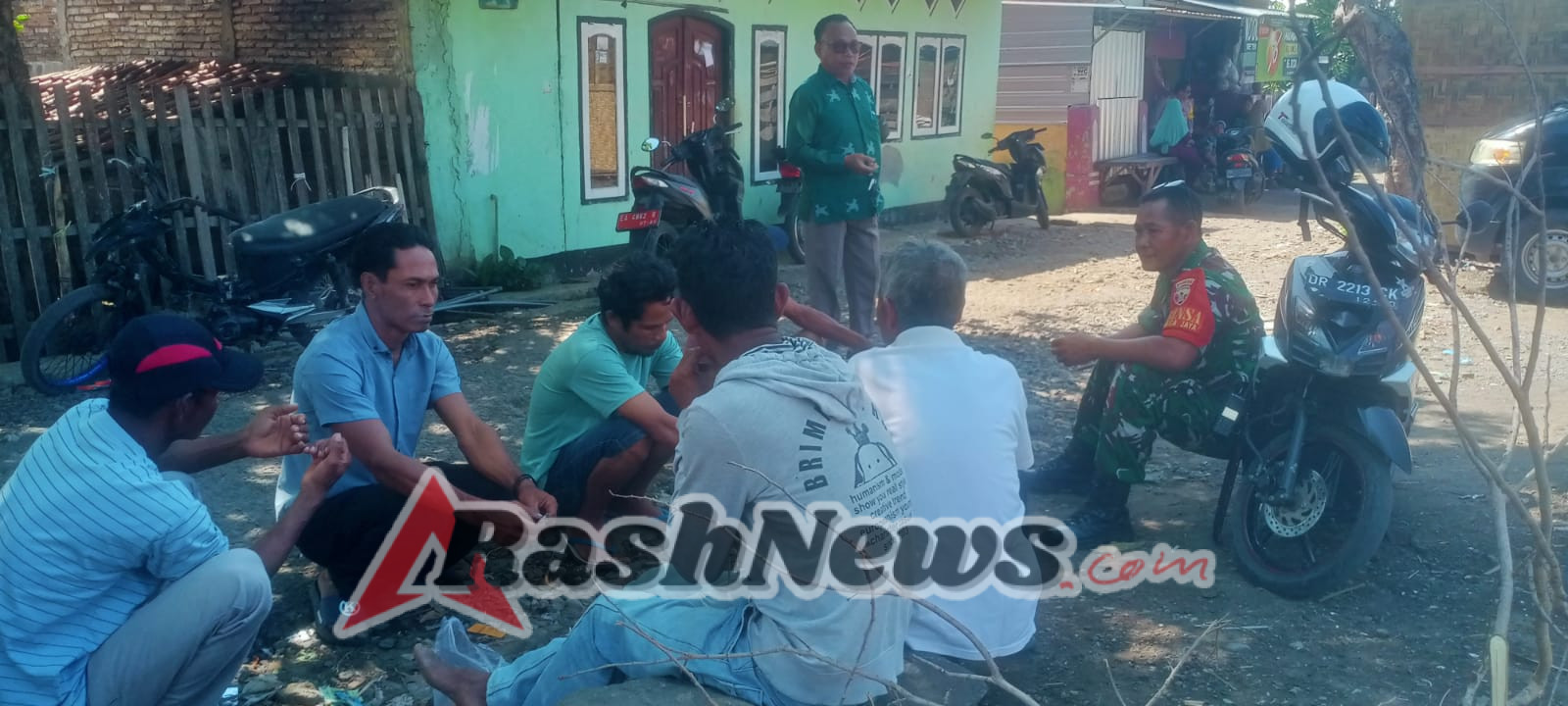 Babinsa Desa Bakajaya Serka Isra Gelar Kegiatan Komsos, Warga Dihimbau Jaga Keamanan