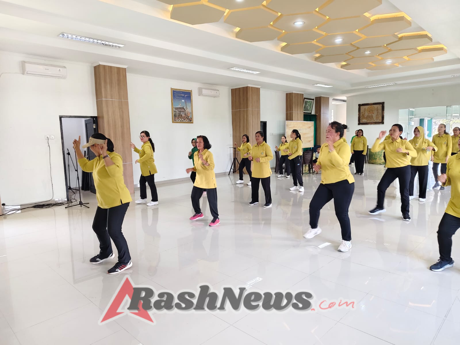 Jumat Sehat, Persit Kodim Klungkung Gelar Senam Bersama Dan Posbindu Jaga Kebugaran Dan Bangun Kekompakan