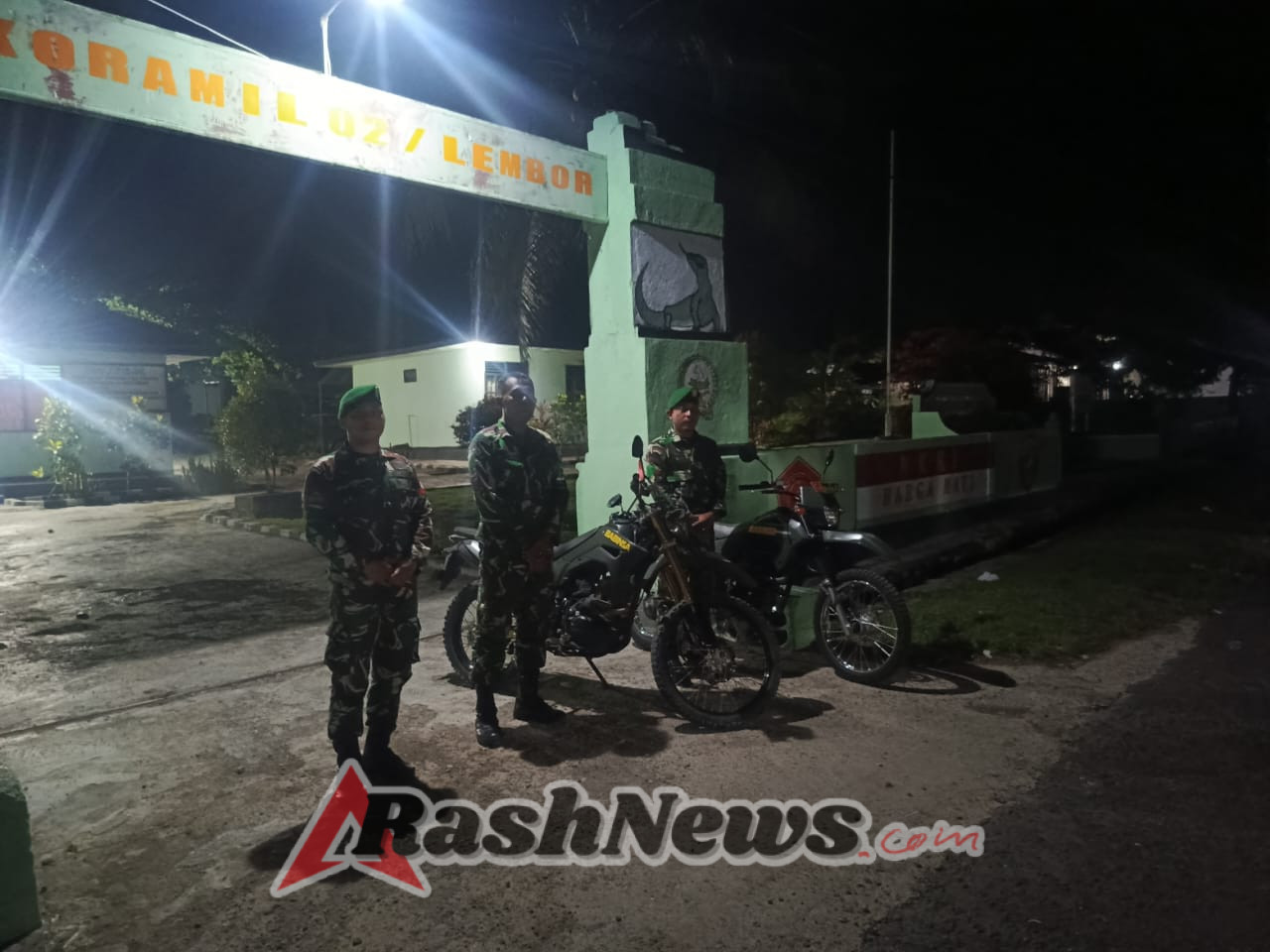 Serda Made Suteja Pimpin Patroli, TNI Jaga Ketenangan dan Keamanan di Kecamatan Lembor