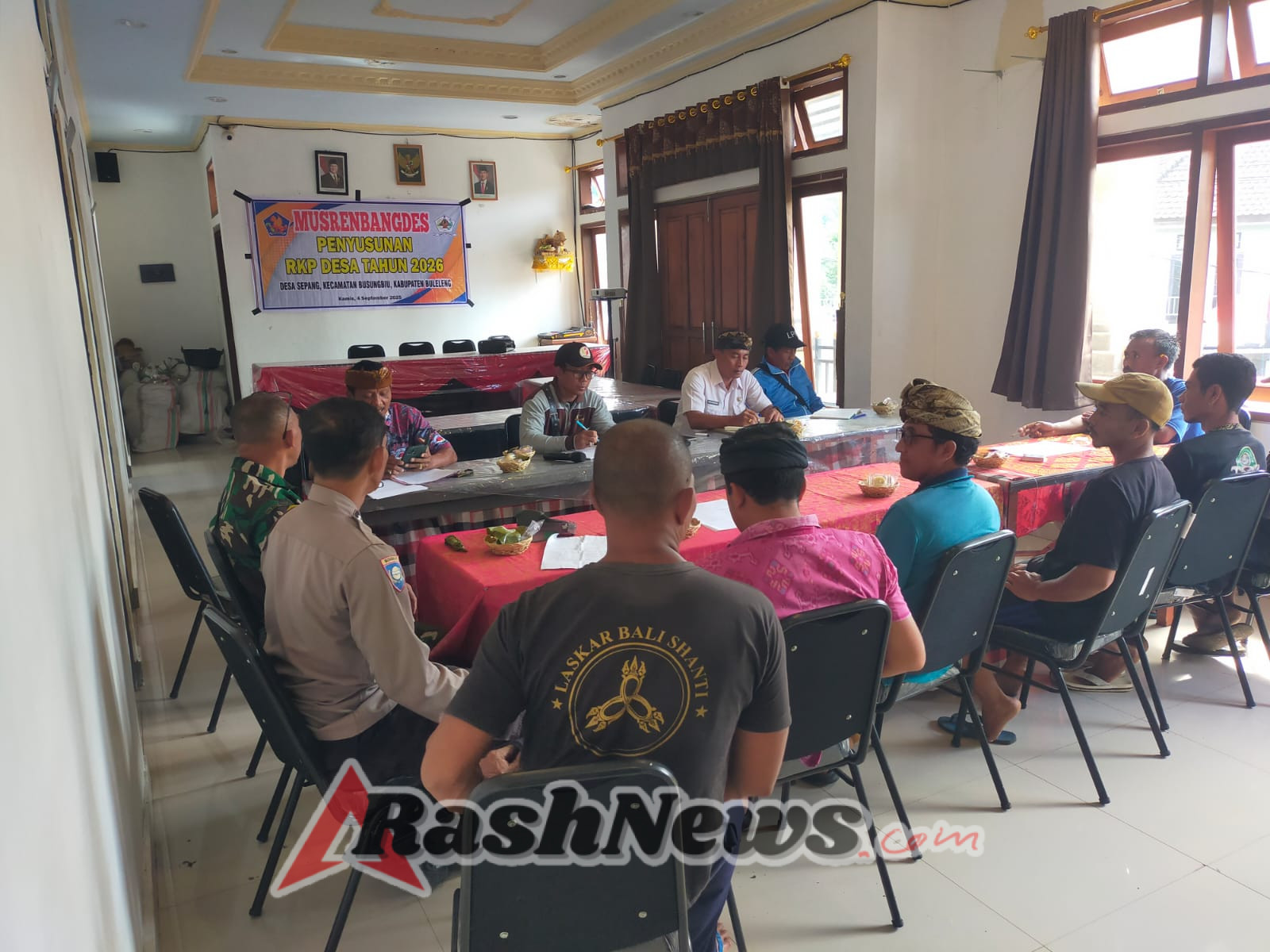 Sinergi Babinsa Sepang dan Perangkat Desa Sukseskan Rapat Koordinasi Penentuan Calon Penerima Bantuan Rumah Swadaya