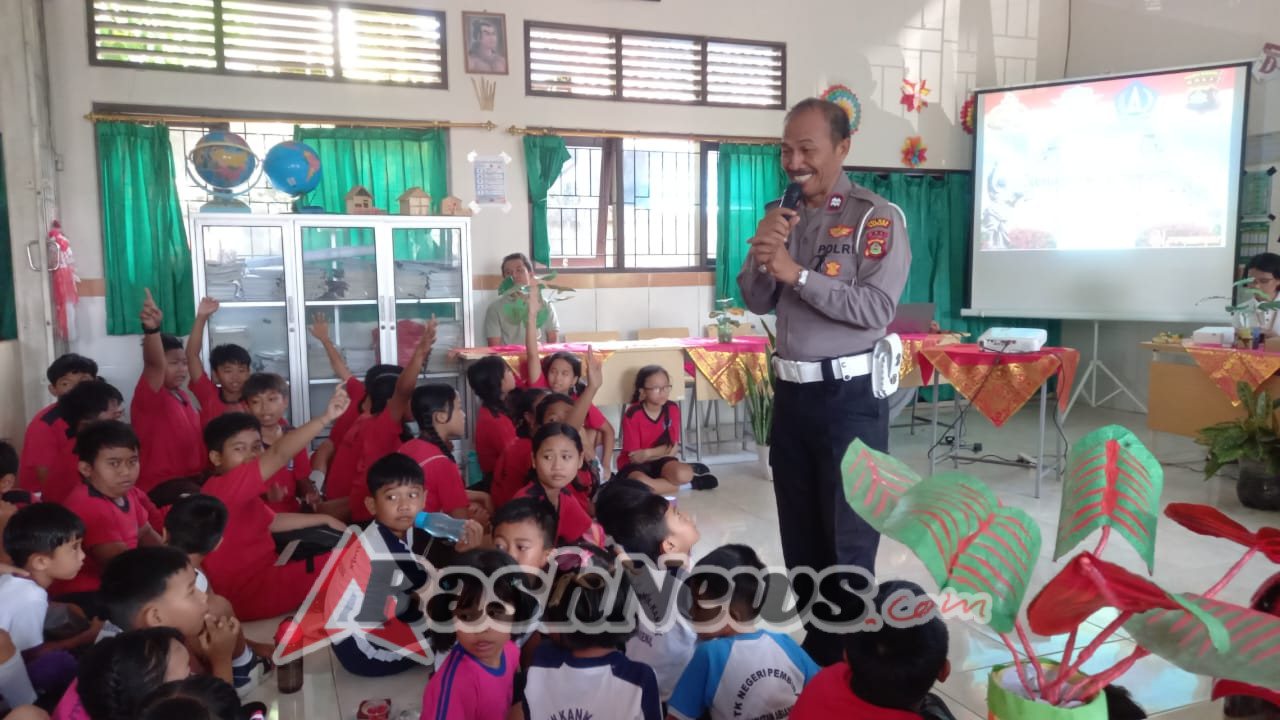 Satlantas Polres Badung Edukasi Siswa SD Tentang Tertib Berlalu Lintas dan Anti-Bullying