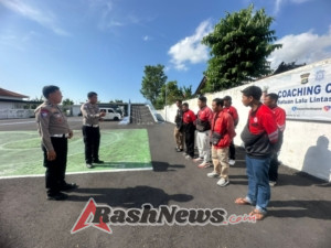 Unit Regident Satlantas Polres Karangasem melaksanakan kegiatan Coaching Clinic gratis bagi para Pengendara K-jek Online