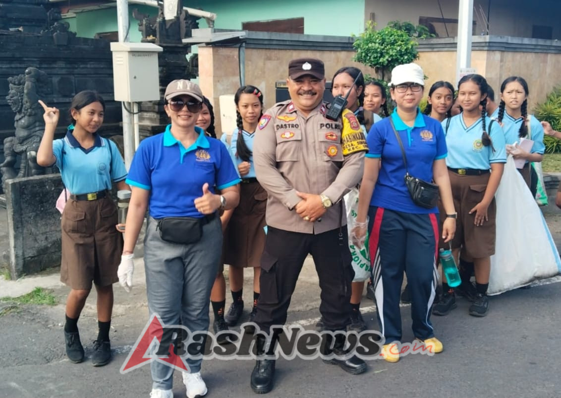 Bhabinkamtibmas Desa Singakerta dan Babinsa Amankan Jalan Santai Siswa SMP N 2 Ubud, Dalka perayaan Kegiatan Tengah Semester (KTS)
