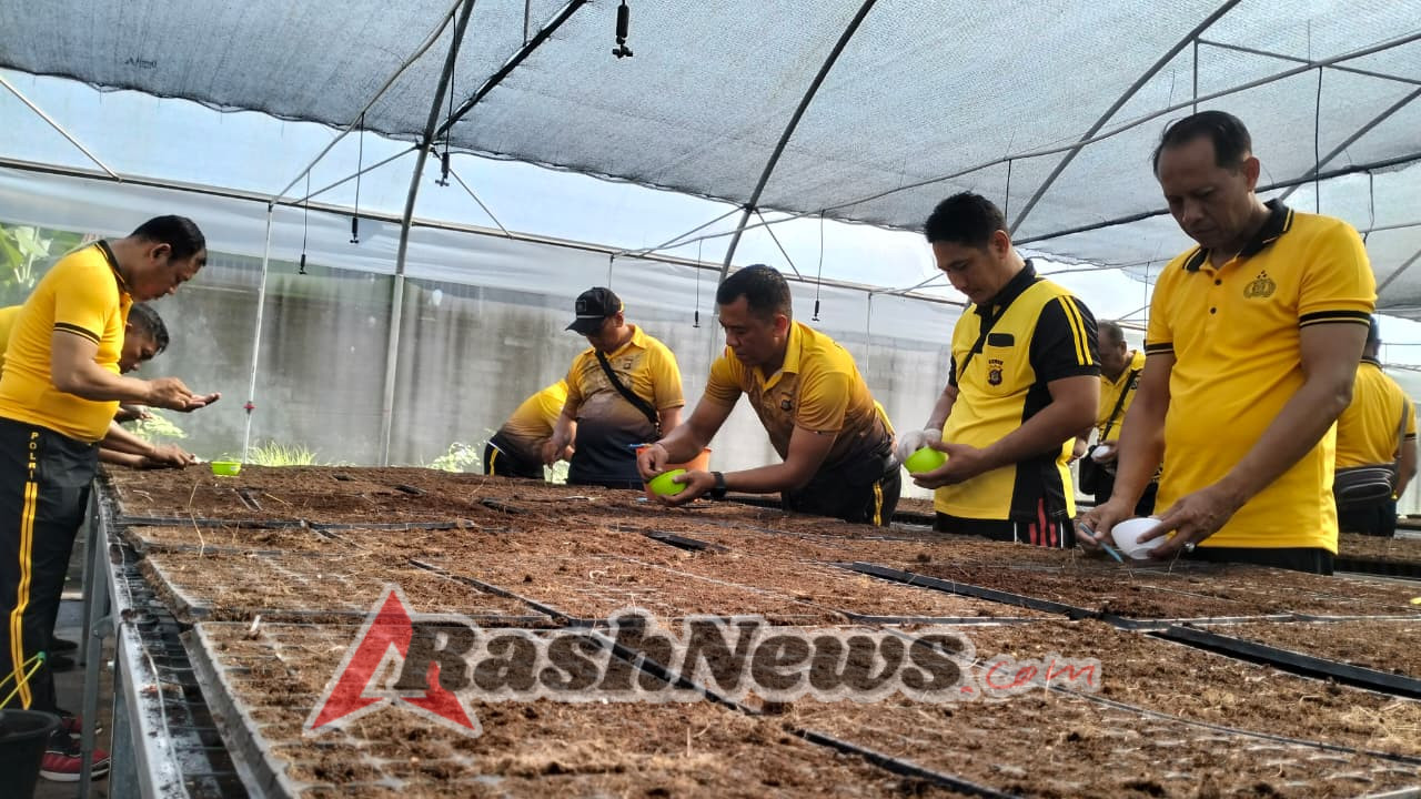 Kapolsek Selemadeg pimpin penyemaian bibit cabai Dukung Ketahanan Pangan 2025