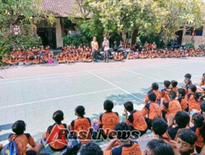 Cegah Perundungan Sat Binmas Polresta Denpasar Ceramah Di Sd Negeri 4 Desa Pemecutan Kaja