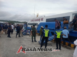 Situasi Aman dan Kondusif, Koramil 1627-01/Baa Lakukan Pemantauan Kapal Express Bahari 8E di Pelabuhan Ba’a