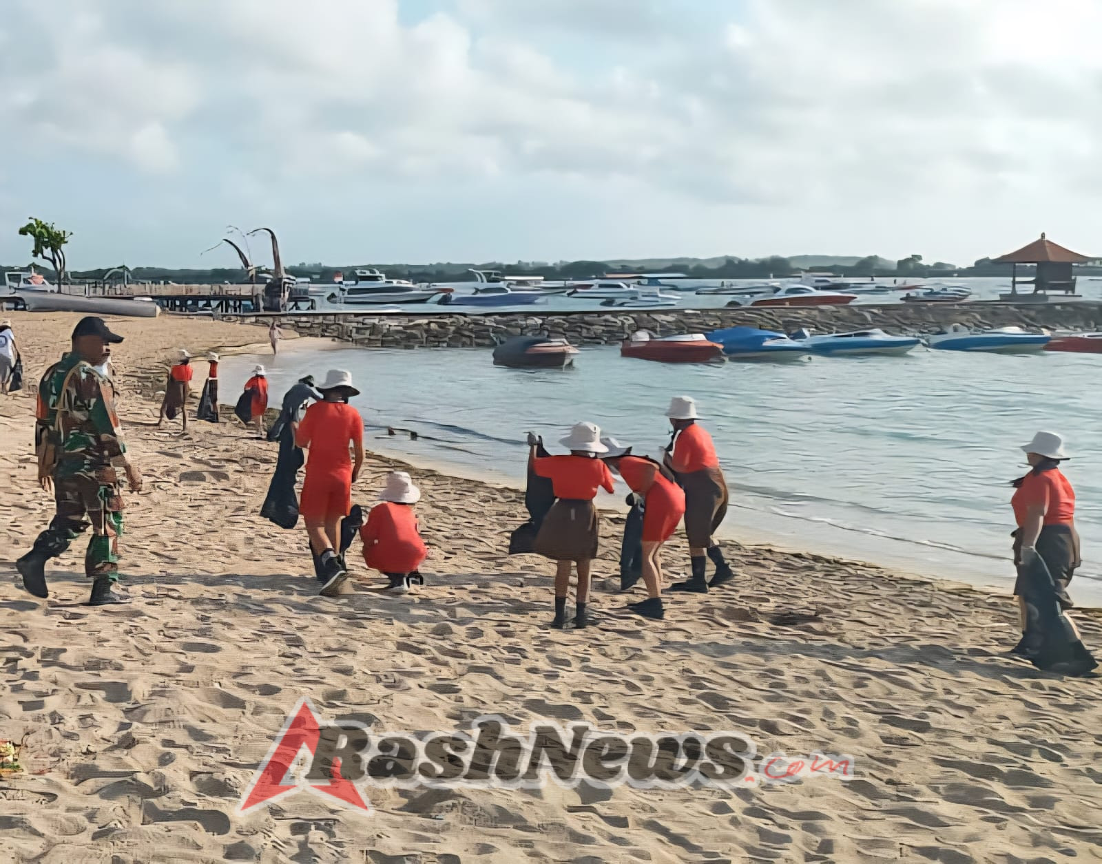 Pembersihan Pantai di Tanjung Benoa Kerja Sama Babinsa, Sekolah, dan Hotel