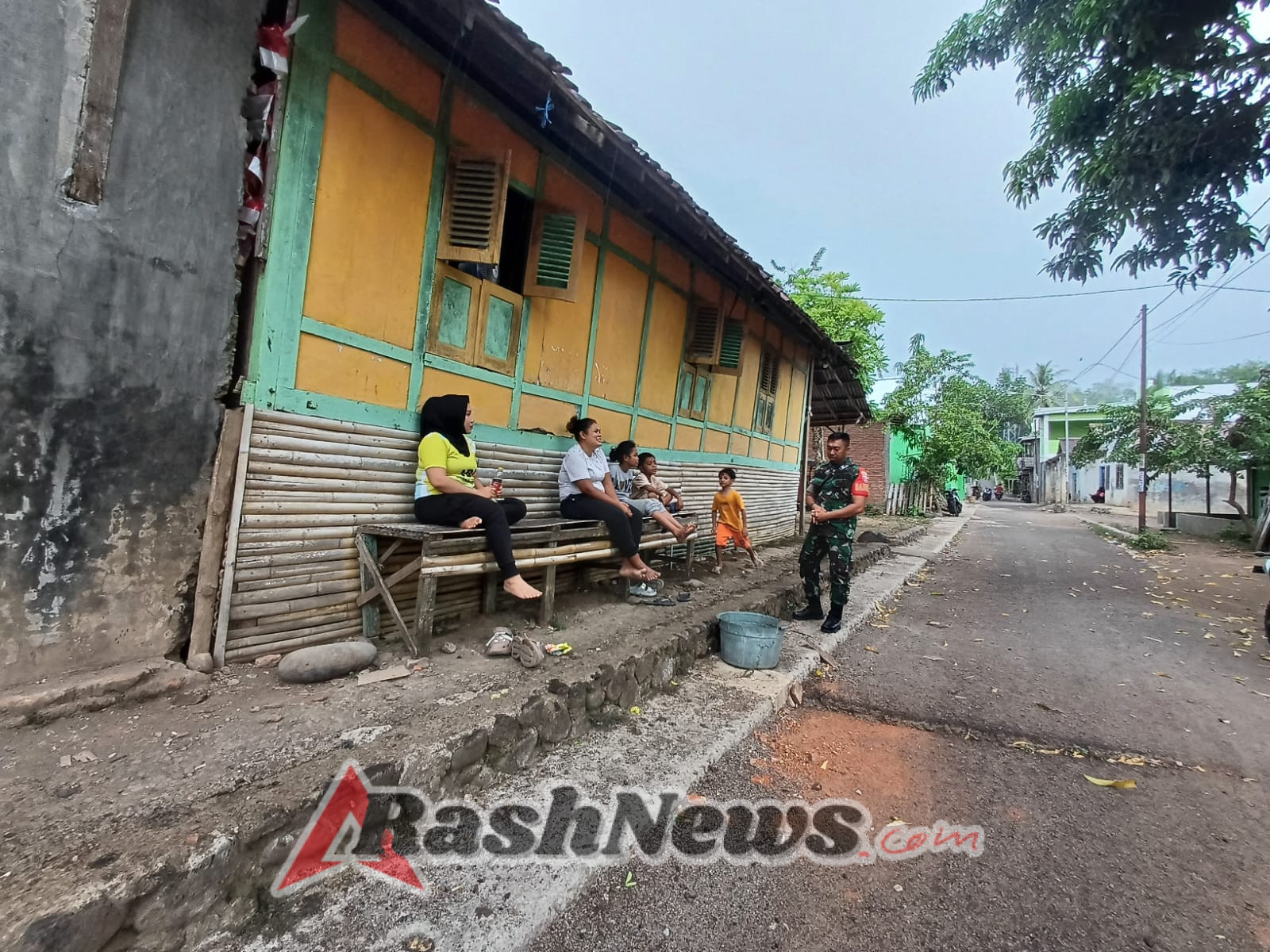 Tingkatkan Kewaspadaan, Babinsa Potu Ajak Warga Hidup Bersih dan Tertib