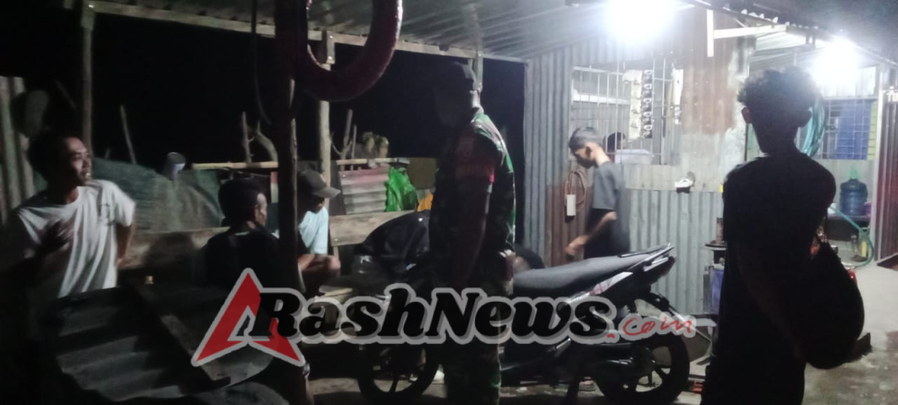 ‎Patroli Malam Koramil 1607-09/Utan Rhee Wujudkan Rasa Aman di Tengah Masyarakat