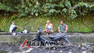 Wujudkan Kemanunggalan TNI-Rakyat, Babinsa Jehem Aktif Berkomunikasi dengan Warga