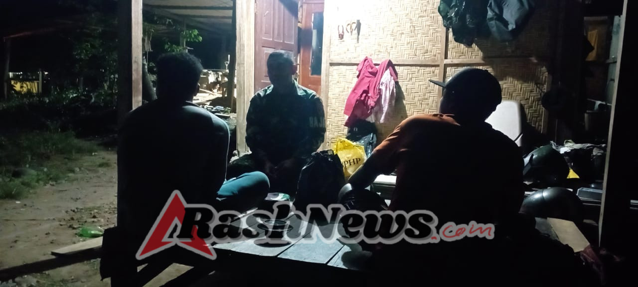 TNI dan Warga Bersinergi, Babinsa Sekongkang Gelar Patroli Malam Aman dan Tertib