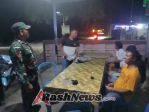 Patroli Malam Babinsa Kopda Abdul Halik Cegah Gangguan Kamtibmas di Pasir Putih