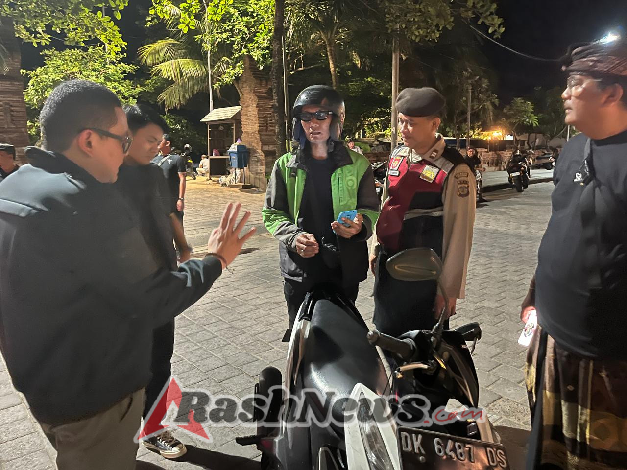 Polsek Kuta Bersinergi dengan Instansi Terkait Gelar Penertiban dan Pembinaan Ojol di Wilayah Legian
