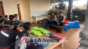 Minggu Kasih, Satlantas Polres Badung Beri Pembekalan Lalin dan Kamtibmas ke Pecalang di Desa Tingan