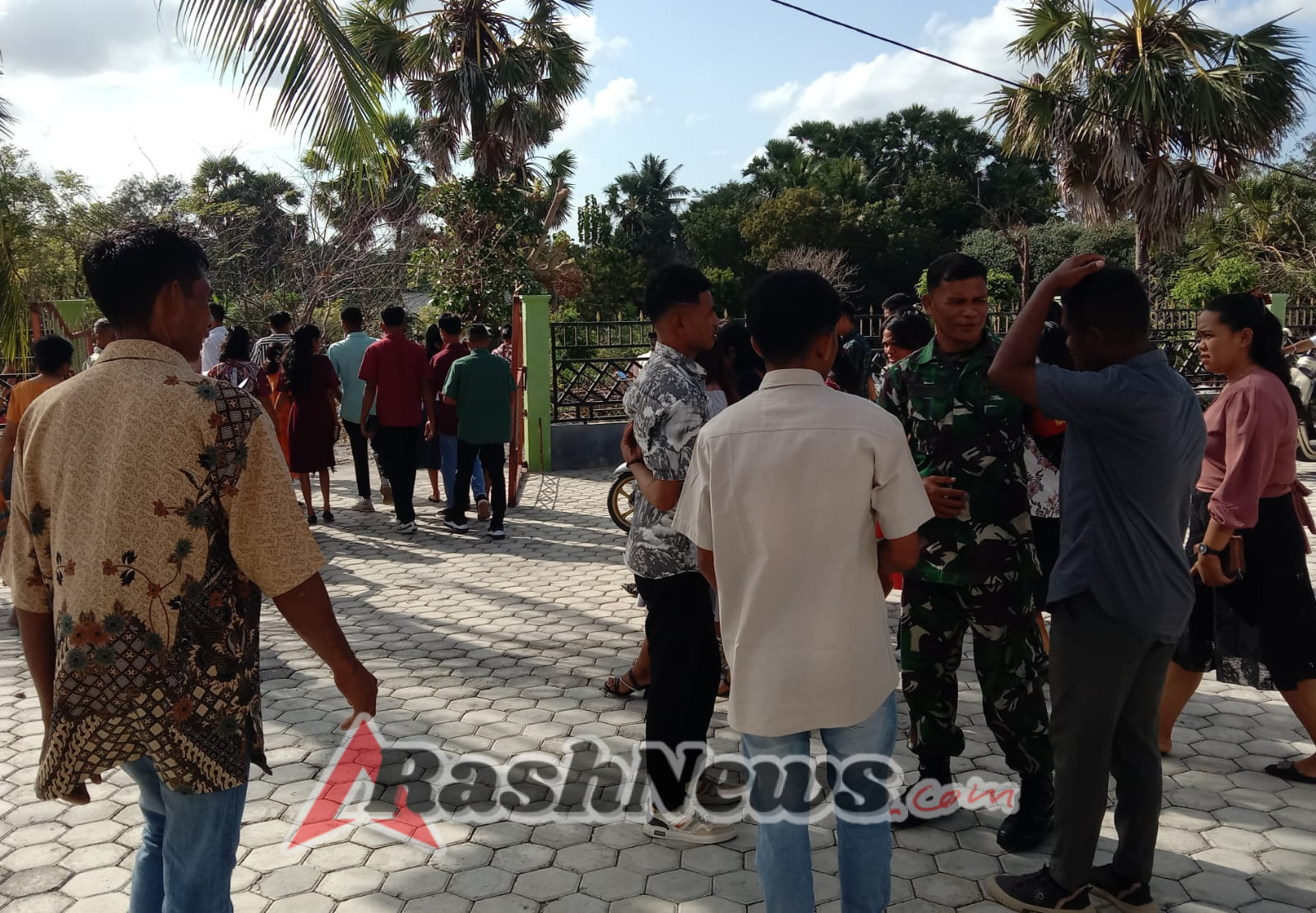 Sinergi TNI dan Masyarakat: Babinsa Pastikan Ibadah Mingguan Berjalan Aman dan Khidmat