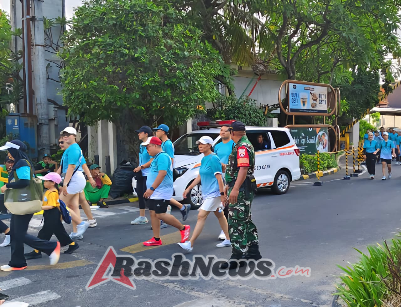 Babinsa Kuta Atensi Kegiatan Jalan Santai 5K dalam Rangka Anniversary of Paradis Indonesia ke-23