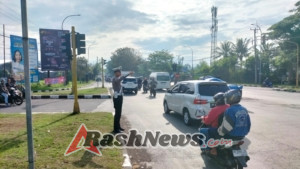 Personel Sat Lantas Polres Gianyar Siaga di Sejumlah Titik Antisipasi Libur Akhir Pekan