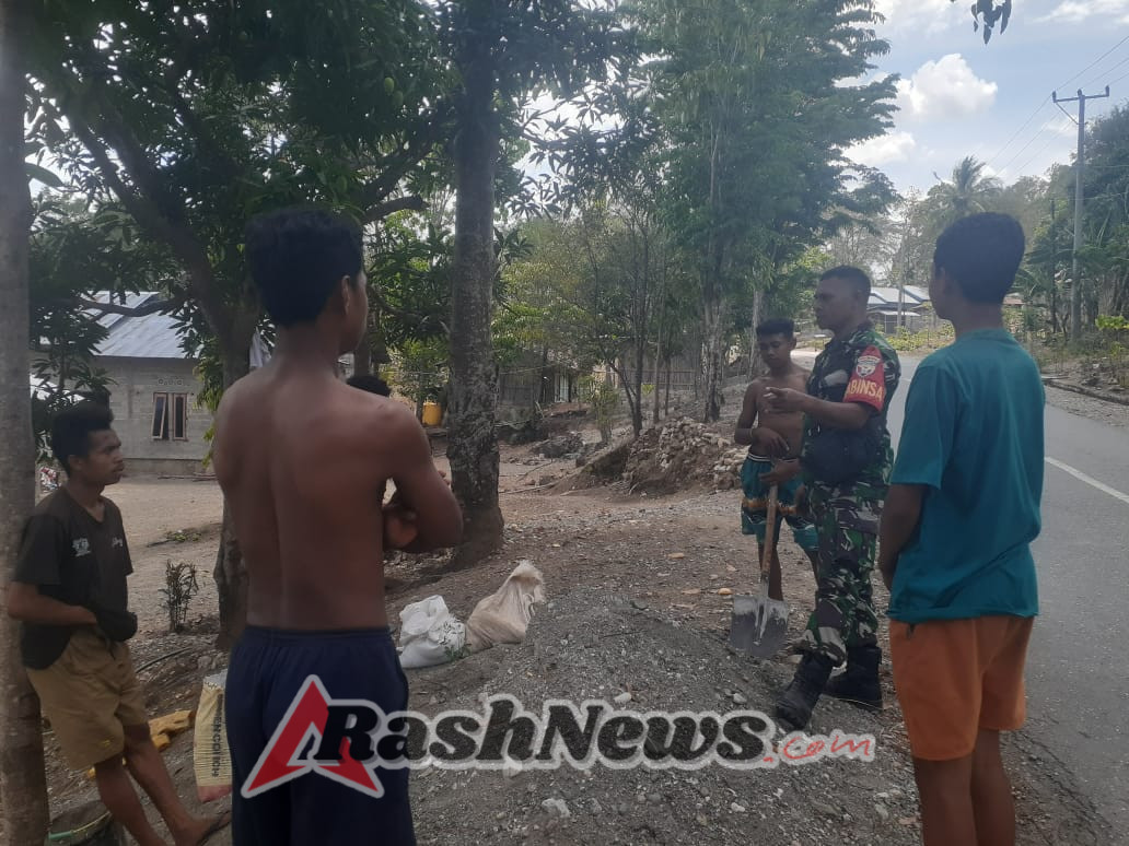 Babinsa TTU Ajak Pemuda Hindari Miras dalam Komsos di Desa Haulasi