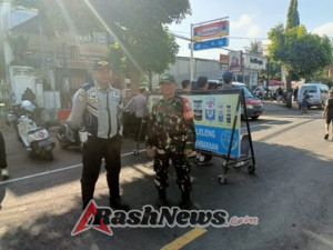 Sinergi Babinsa dan Bhabinkamtibmas Jaga Ketertiban Gelar Pangan Murah di Taman Kota Singaraja