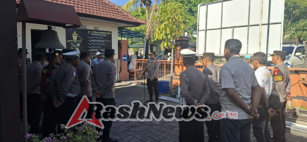 Kapolsek Benoa Pimpin Apel Jam Pimpinan, Tekankan Disiplin dan Humanisme Pelayanan
