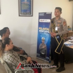 Petugas Pelayanan Publik Polresta Denpasar Beri Himbauan Kamtibmas dan Tertib Berlalulintas kepada Pemohon SIM