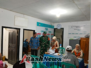 Demi Kelancaran Penyaluran Bantuan, Babinsa Tamekan Pastikan Pembuatan Kartu BPNT Berjalan Lancar