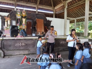 Bhabinkamtibmas Desa Mambang Jadi Sahabat Anak TK, Tanamkan Disiplin dan Cinta Tanah Air Sejak Dini