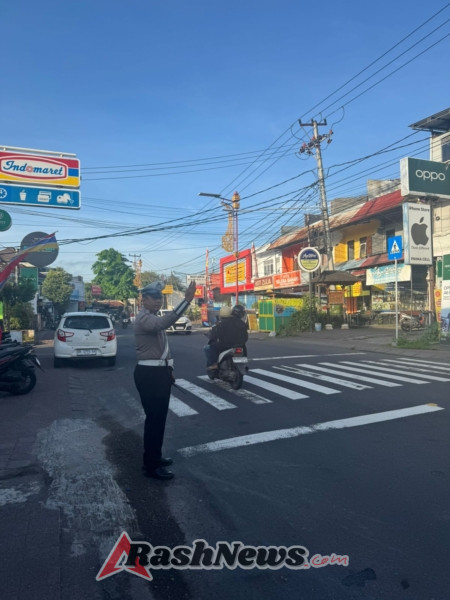 Anggota Lantas Polres Karangasem Laksanakan Gatur Pagi di Simpang Tiga BTN Taman Asri Karangasem