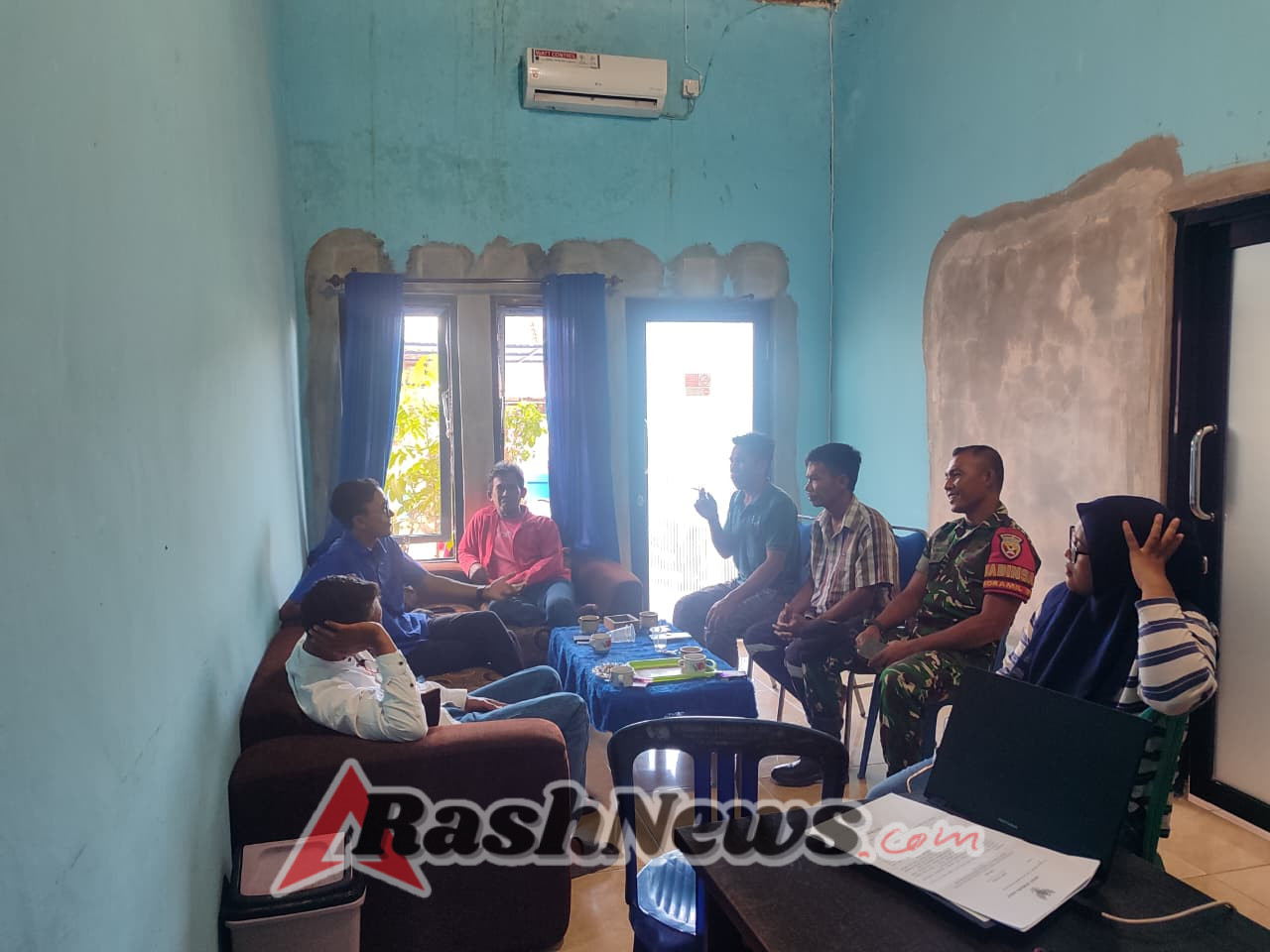 Sinergi Babinsa dan Pemerintah Desa Labuhan Lalar Verifikasi Ulang Data Penerima Bantuan